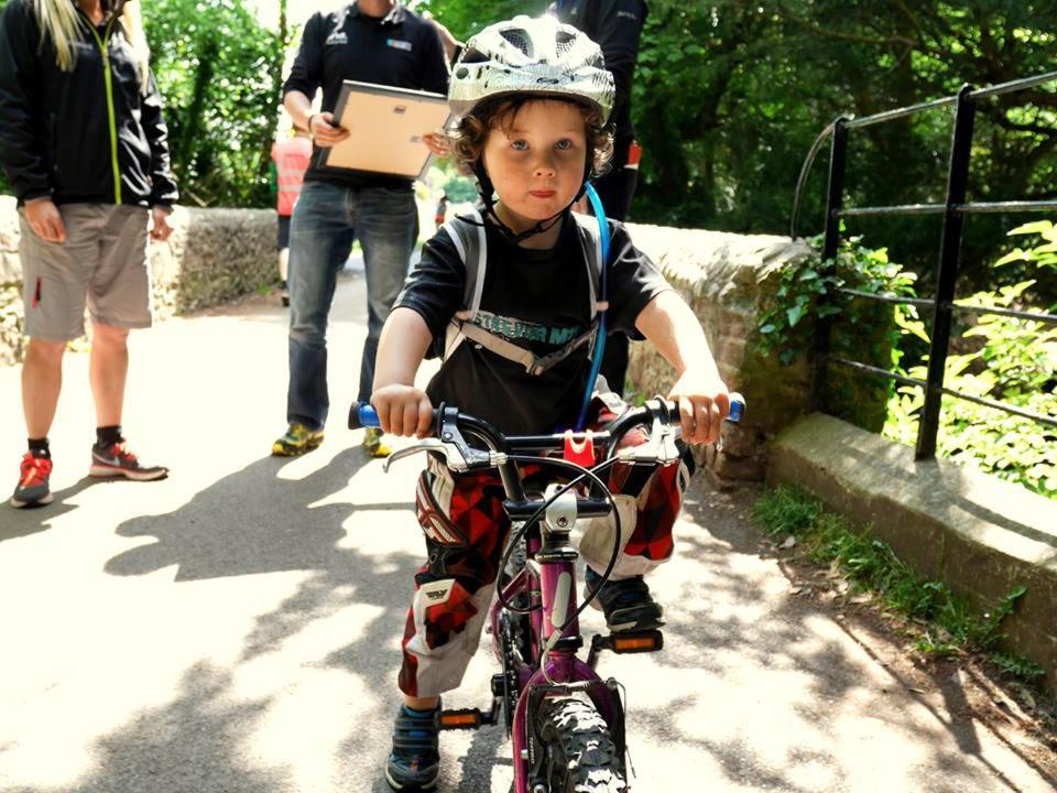 فندق East Coast Adventure Centre Glamping روستريفور المظهر الخارجي الصورة